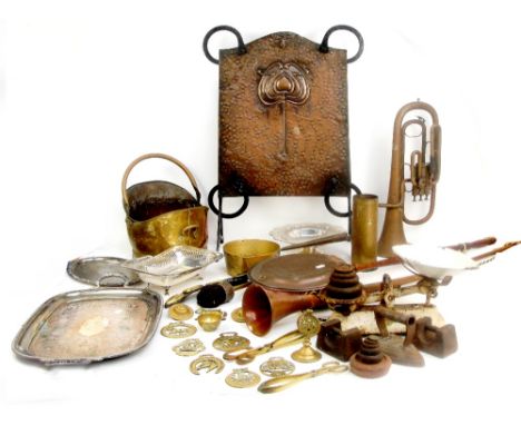 A quantity of metalware to include a copper Arts and Crafts style fire screen, warming pan, a hunting horn, coal buckets, hor