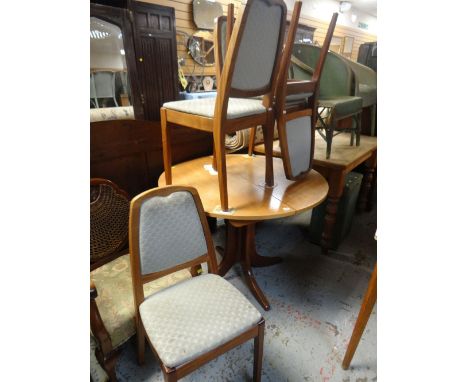NATHAN FURNITURE CIRCULAR / ROUND EXTENDING LIGHT WOOD DINING TABLE &amp; CHAIRS