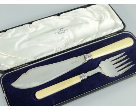 CASED SILVER &amp; BONE FISH SLICE &amp; FORK PAIR, Walker &amp; Hall, Sheffield 1939