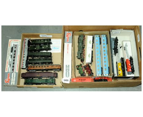 HO Gauge Scale group of Steam Locos &amp; Rolling Stock. Rivarossi Bayern green 0-8-8-0 Articulated Mallet (very dusty from d