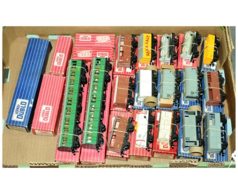 Hornby Dublo 2-rail Rolling Stock. 2 x 4081 BR (SR) green 2nd Class Suburban Coach (one in incorrect box for Brake/2nd) - bot