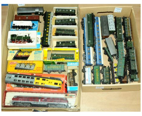 European Outline HO Gauge Scale group of Locos &amp; Rolling Stock. Including Rivarossi 1996 DB V232 Diesel repainted with so