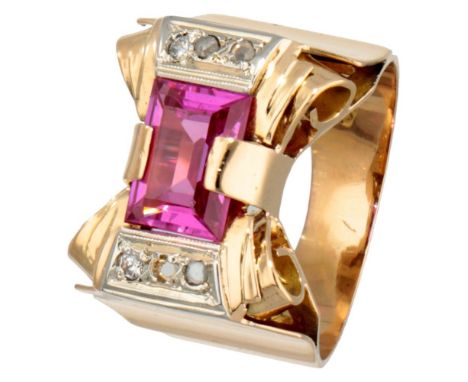 Hallmarks: 750. In good condition, one diamond is missing, two diamonds have been replaced by brilliant cut diamonds. Ring si