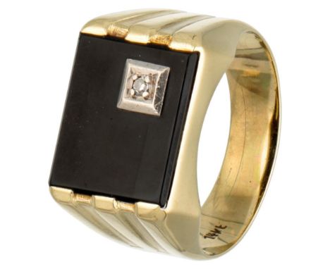 Hallmarks: 14K, 585. Maker's mark: Vroemen Thissen, Heerlen, Netherlands, 1958 / 1986. Set with a single cut diamond of appro