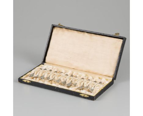 Executed with stylized flower decoration and in original case. The Netherlands, Amsterdam, H. Niewold, first half of the 20th