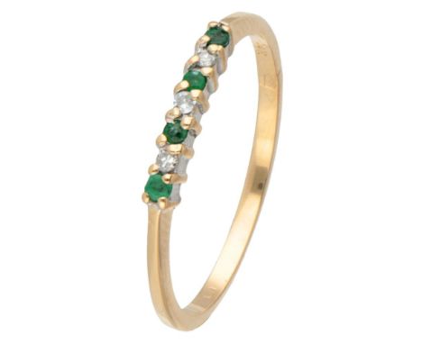 Hallmarks: 585, 14K. Set with 3 single cut diamonds of approx. 0.015 ct. in total (P / H-J) in a white gold setting. In good 