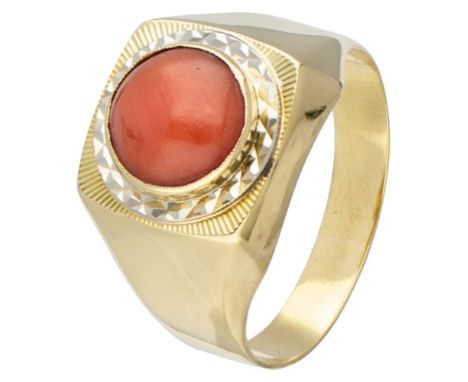 Hallmarks: 750. Set with a cabochon cut red coral of approx. 0.82 ct. (Ø approx. 8.1 mm). In very good condition. Ring size: 