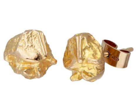 Hallmarks: crown (for Finland), trident (for Lapponia), 585. In good condition. LxW: 0.9 x 0.9 cm. Weight: 3.79 grams.
