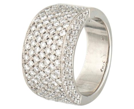 Hallmarks: 750. Set with 205 brilliant cut diamonds of approx. 1.80 ct. in total (SI-P / F-G). In good condition, few diamond