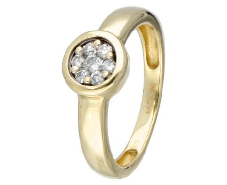Hallmarks: 585. Set with 7 brilliant cut diamonds of approx. 0.10 ct. in total (VS-SI / F-G). In good condition. Ring size: 1