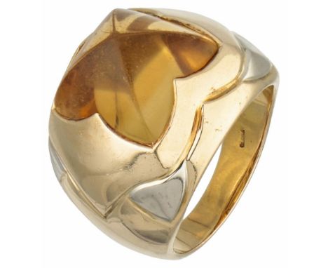 Hallmarks: 750, Bvlgari, 3022 AL. Set with a pyramid-shaped cut citrine. In good condition. Ring size: 17.5 mm / 55 mm. Weigh