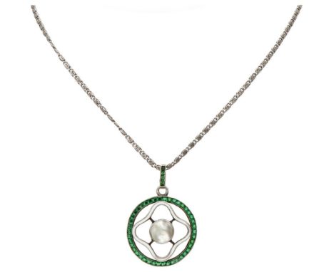 In good condition with light signs of use. L necklace: 51 cm, LxW pendant: 3.3 x 2.3 cm. Weight: 7.2 grams.