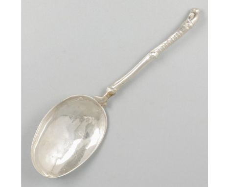 Beautiful model with oval bowl and stylized handle crowned with a climbing chameleon. The Netherlands, 17/18th century, hallm