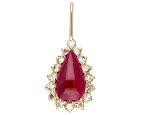 Hallmarks: 585. Set with 16 single cut diamonds of approx. 0.64 ct. in total (VS / F-G) and a pear cabochon cut natural ruby 