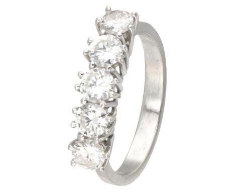Hallmarks: 750. Set with 5 brilliant cut diamonds of approx. 1.10 ct. in total (VS / H-I). In good condition. Ring size: 16.5