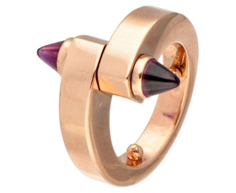 Hallmarks: Cartier, 750, 50, ©, Swiss and Dutch import marks. Serial number: B006 (?), not fully visible due to golden ball. 