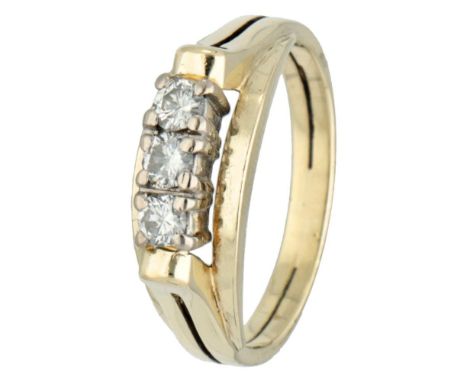 Hallmarks: 585. Set with three brilliant cut diamonds of approx. 0.30 ct in total (SI / G-H) in white gold prong settings. In