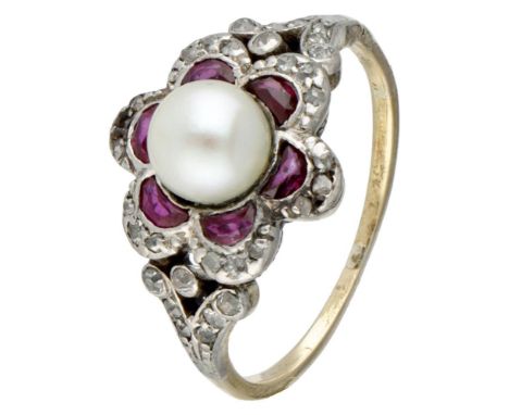 Hallmarks: 750, Z. Ø Pearl: approx. 5.5 mm. In worn but good condition with light signs of use. Ring size: 15.25 mm / 48 mm. 