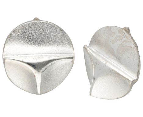 Hallmarks: trident (for Lapponia), 925, Lapponia. In very good condition. Ø Ear clips: 2.0 cm. Weight: 9.5 grams.