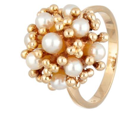 Hallmarks: 750. In good condition. Ring size: 17 mm / 53.5 mm. Weight: 7.52 grams.