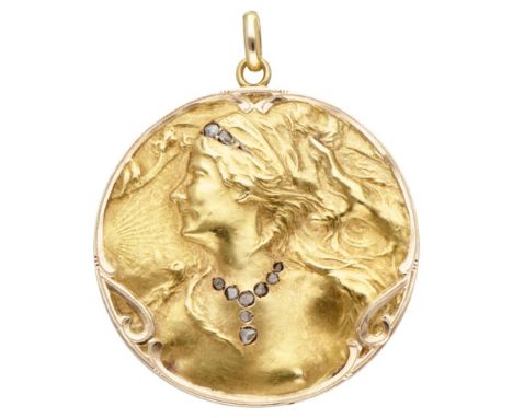 Hallmarks: 585. In good condition, light wear to eyelet.. LxW: 4 x 3.3 cm. Weight: 6.10 grams.
