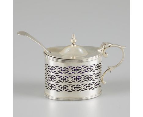 Oval model with hinged lid, edging and openwork sides. Equipped with mustard spoon and original blue glass insert. United Kin