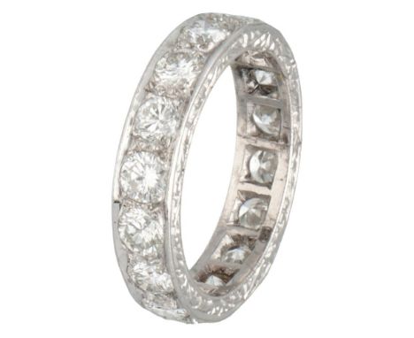 Hallmarks: 750. Set with 16 brilliant cut diamonds of approx. 1.92 ct. in total (VS-SI / various color gradations). In very g