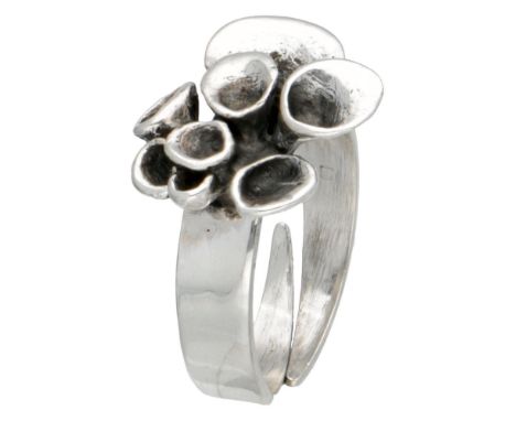 Hallmarks: crown (for Valo-Koru), 925, import marks. In good condition. Ring size: 18.5 mm / 58 mm, ring size is adjustable. 