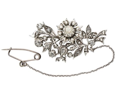 With 14 kt. golden details and safety chain. Hallmarks: oak leaf, ZII, 2089 (scratched in back). Set with rose cut diamonds, 