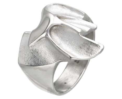 Hallmarks: scales 925, crown (for Finland), trident (for Lapponia), 925, Z8 (2001), Lapponia. In very good condition. Ring si