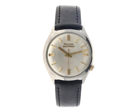 Case: steel - strap: leather - tuning fork - condition: good - diameter: 34 mm - wrist size: 21 cm - plexiglass.