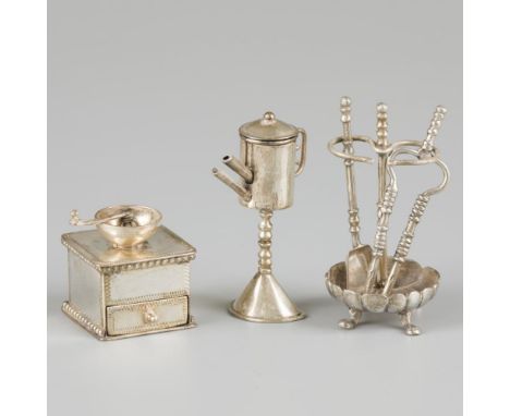 Consisting of a fireplace set, "snotneus" oil lamp and coffee grinder with drawer. The Netherlands, including J.Z. Zwanenburg