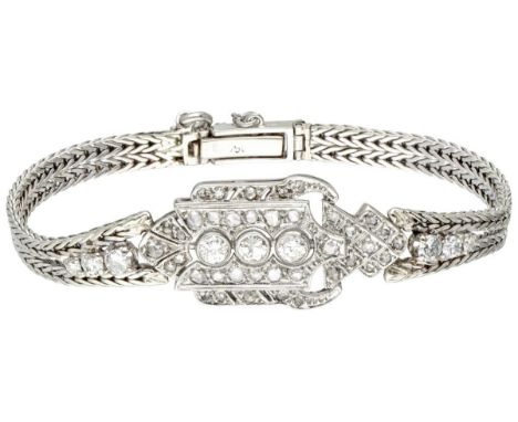 Link bracelet was probably added later. Set with 9 brilliant/old cut diamonds of approx. 0.42 ct. in total (SI-P / F-G, 1x li