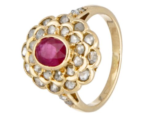 Hallmarks: 750. Set with a faceted ruby ​​of approx. 0.56 ct. (approx. 6.1 x 5.0 mm) and rose cut diamonds. In very good cond