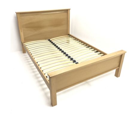 Light oak 4� 6� double bedstead Dimensions: Height:&nbsp;105cm&nbsp; Length/Width:&nbsp;206cm&nbsp; Depth/Diameter:&nbsp;146c