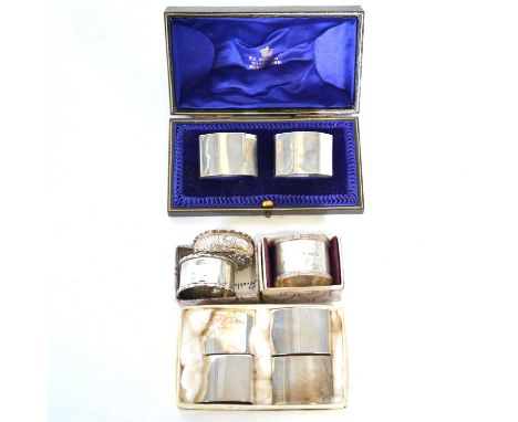 A pair of silver napkin rings, Wakely &amp; Wheeler, London 1912, octagonal form, plain polished finish, in fitted case from 