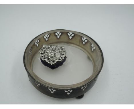 A silver trinket dish having pierced decoration, bun feet and clear glass liner, Birmingham 1914, Deakin &amp; Francis, and a