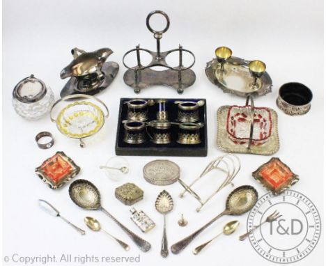 An Edwardian silver trinket dish, with velvet liner, Chester 1901, 8.5cm diam, with a Continental silver oval trinket box, de