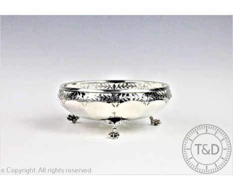 A George V silver bowl, E S Barnsley &amp; Co, Birmingham 1920, the lobed bowl with pierced foliate rim and upon three winged