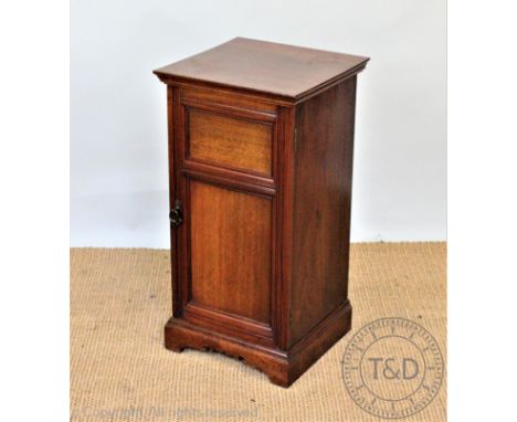 An Edwardian Howard &amp; Sons walnut bedside cupboard, with panelled door, on bracket feet, 73cm H x 37.5cm W x 37cm D