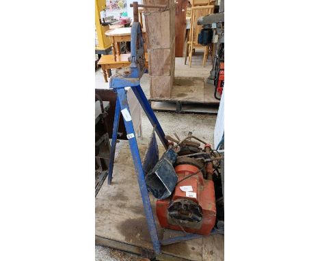 Bar threading machine along with an Irwin Record pipe clamp