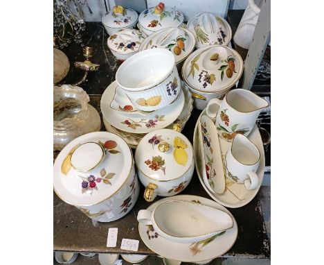 Collection of Royal Worcester "Evesham" pattern ceramics
