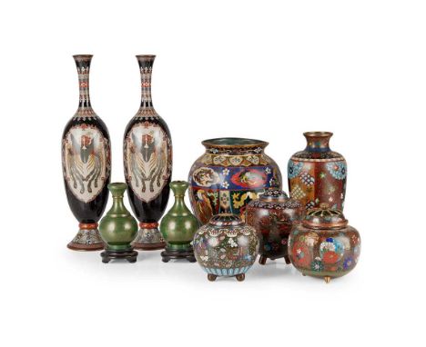 GROUP OF NINE CLOISONNÉ ENAMEL WARES MEIJI PERIOD 明治 各色銅胎掐絲琺瑯瓶、罐及爐（一組九件） comprising: a pair of slender 'phoenix and dragon' v