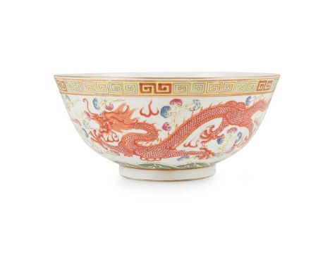 FAMILLE ROSE 'DRAGON AND PHOENIX' BOWL GUANGXU MARK, 19TH-20TH CENTURY 十九至二十世紀 光緒款 粉彩龍鳳呈祥碗 painted on the exterior with a dra