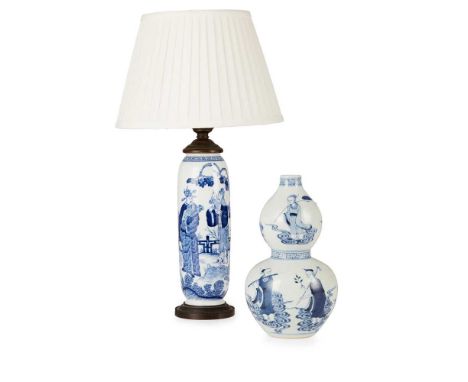 TWO BLUE AND WHITE VASES  19TH-20TH CENTURY  十九至二十世紀 青花八仙葫蘆瓶 及 青花福祿壽三星瓶（共兩件） one gourd-shaped vase decorated on the exterior 