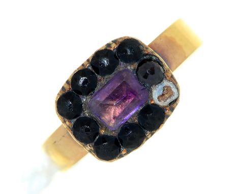 An amethyst and jet mourning ring, in gold with gold band, engraved Robt Ingram died June 10 1817 aged 43, 2.2g, size K Lacki