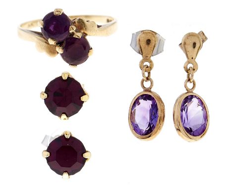 An amethyst crossover ring, in 9ct gold, marks obscured, size I and two pairs of amethyst earrings, in gold, 4g (5) Good cond