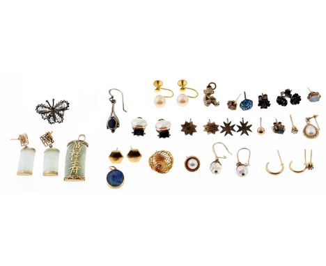 A Chinese gold mounted jade pendant and a pair of similar earrings, pendant 29cm, marked 375 and miscellaneous gold, silver a