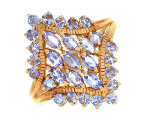 A tanzanite ring, in gold, 3.8g, size O Good condition