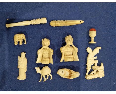 Assorted ivory items to include netsuke in the form of a fish with two-character mark to base, etc (1 tray) 